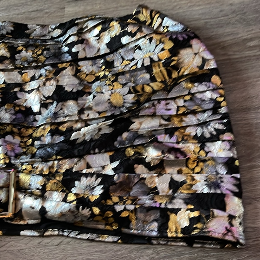 Bebe Ruched Metallic Mini Skirt Size 8 - Picture 10 of 15